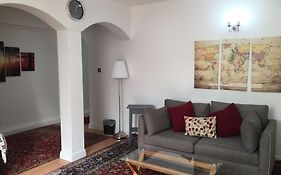 Luxurious Apartment In Kensington & Chelsea